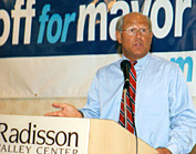 Steve delivers a speech at the Valley Radisson hotel during the second Soboroff for Mayor Volunteer Festival, which drew 300 participants.